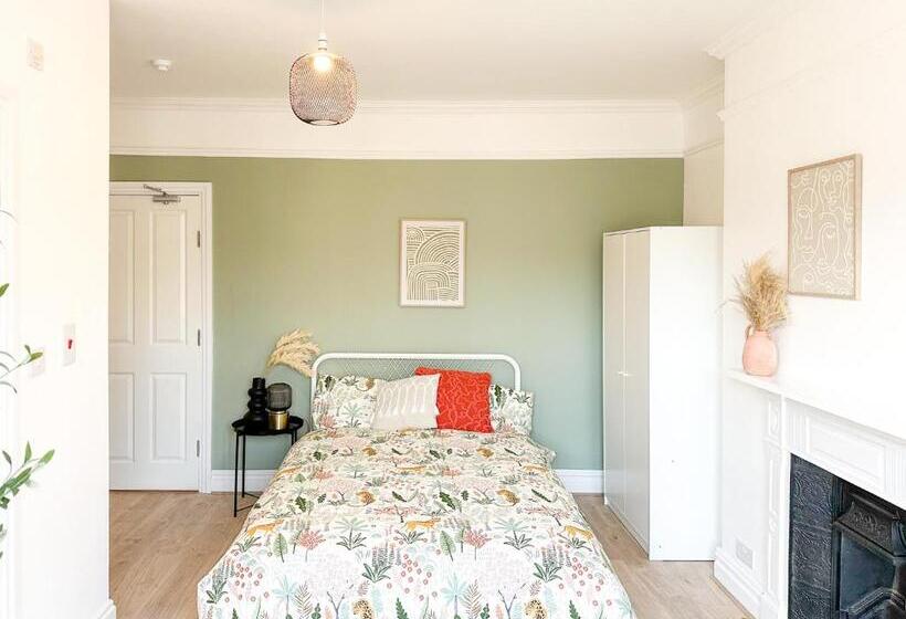 بنسيون Fosse Luxurys