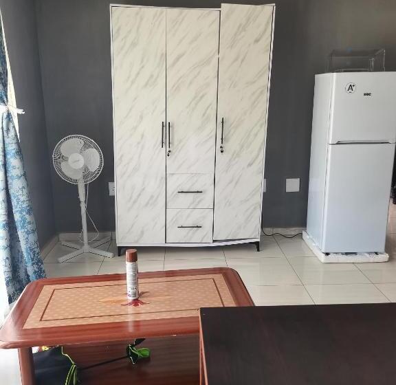 פנסיון Jmd & Fivhilini Guest House