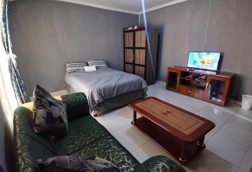 פנסיון Jmd & Fivhilini Guest House