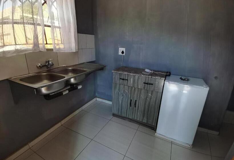 פנסיון Jmd & Fivhilini Guest House