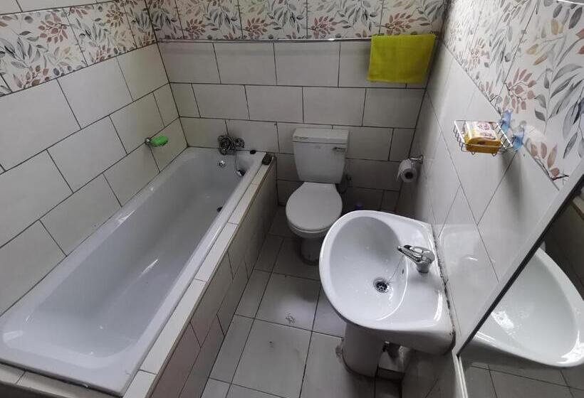 פנסיון Jmd & Fivhilini Guest House