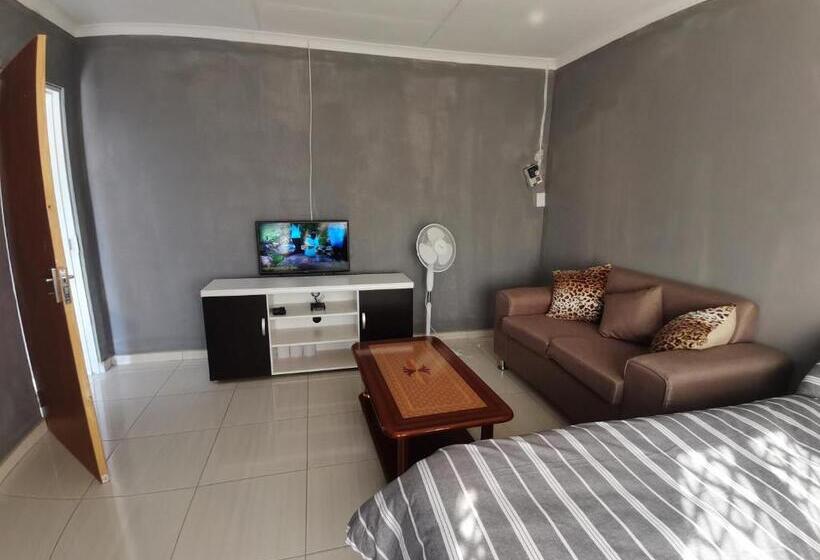 פנסיון Jmd & Fivhilini Guest House