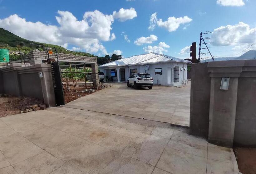 פנסיון Jmd & Fivhilini Guest House