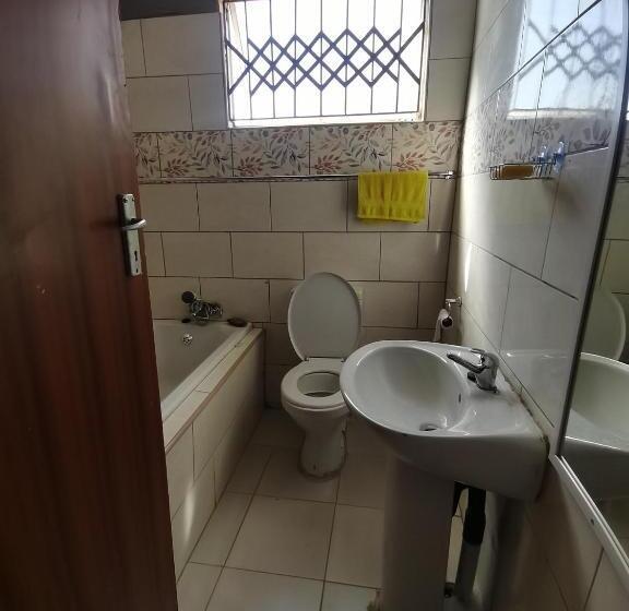 פנסיון Jmd & Fivhilini Guest House