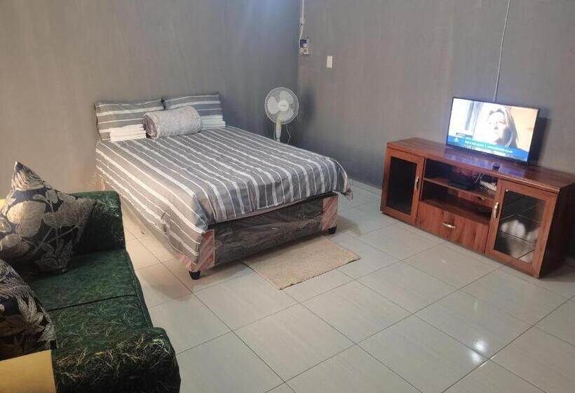 פנסיון Jmd & Fivhilini Guest House