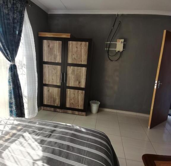 פנסיון Jmd & Fivhilini Guest House