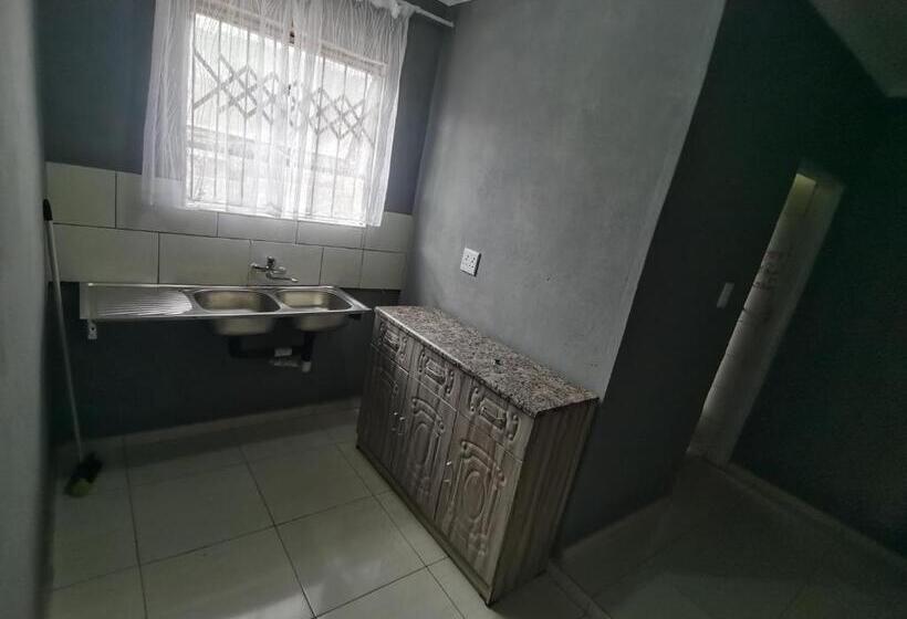 פנסיון Jmd & Fivhilini Guest House