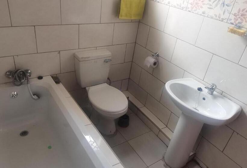 פנסיון Jmd & Fivhilini Guest House