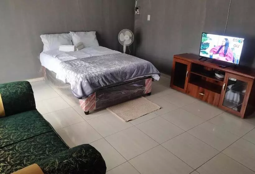 ペンション Jmd & Fivhilini Guest House