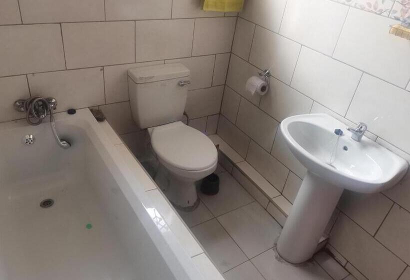 פנסיון Jmd & Fivhilini Guest House