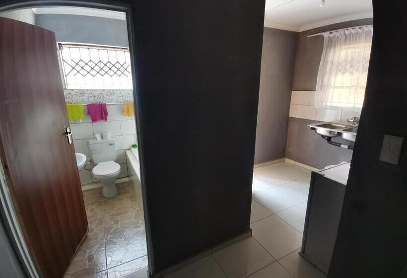 פנסיון Jmd & Fivhilini Guest House