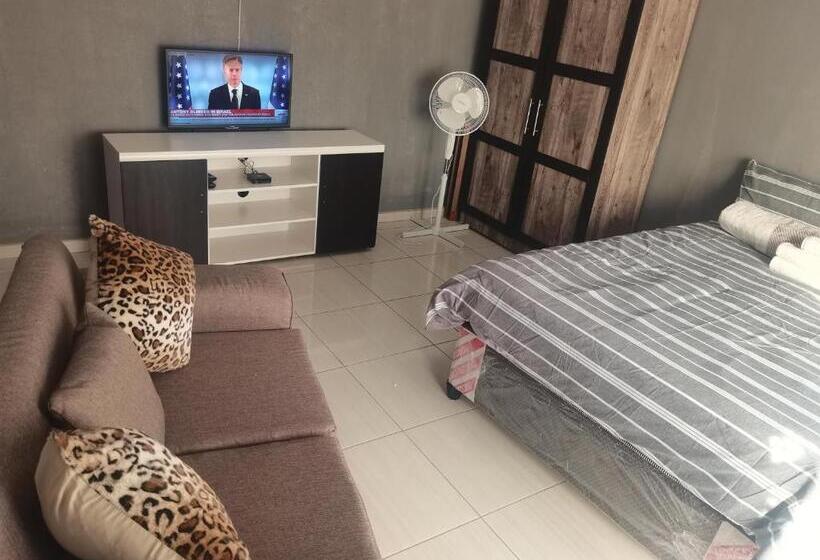 פנסיון Jmd & Fivhilini Guest House