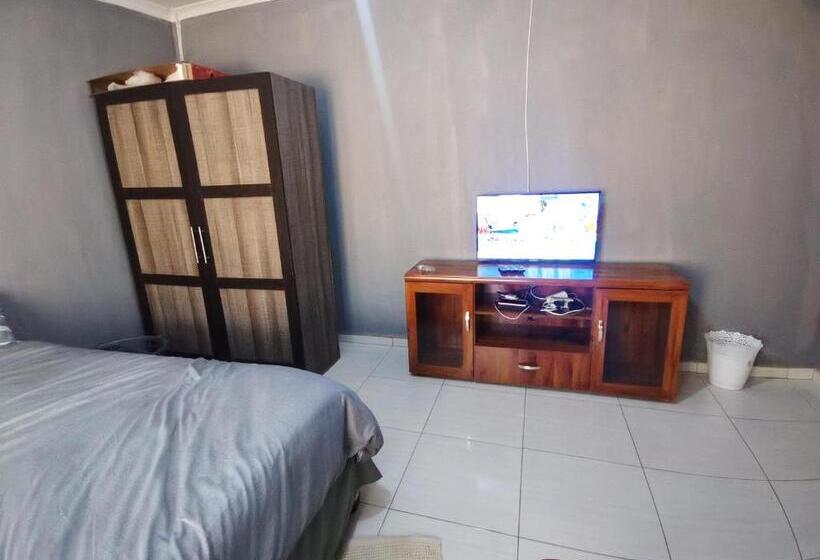 פנסיון Jmd & Fivhilini Guest House