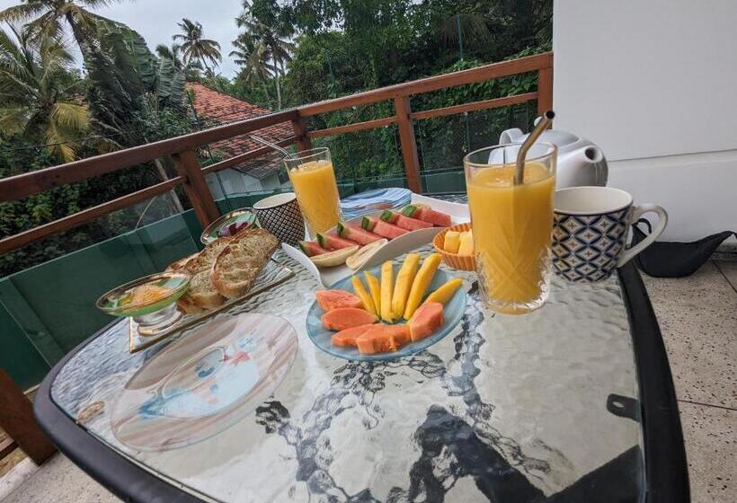 بنسيون Losu Polhena