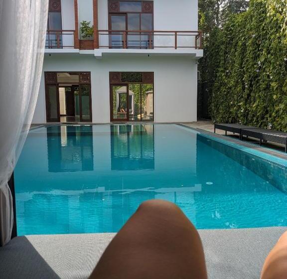 بنسيون Losu Polhena