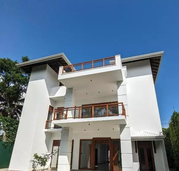 Majatalo Losu Polhena