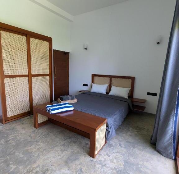 بنسيون Losu Polhena