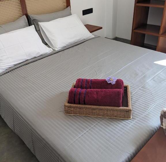 بنسيون Losu Polhena