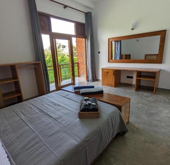 بنسيون Losu Polhena