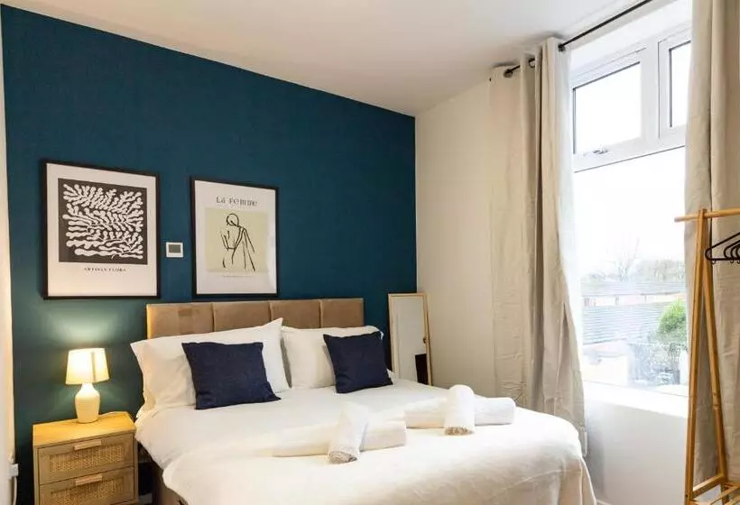 ペンション Suite 5   Stylist Spot In Oldham City Centre
