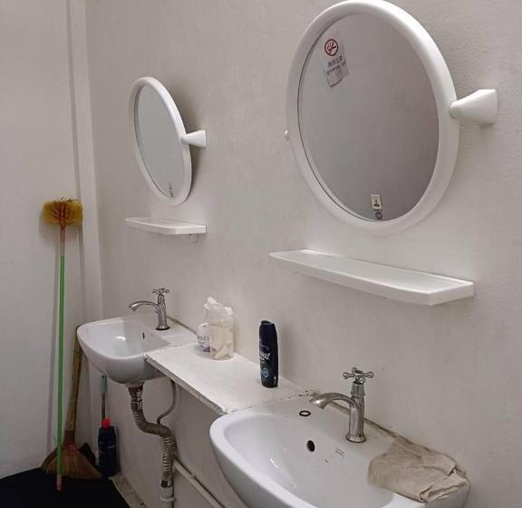 Annie Backpacker Hostel