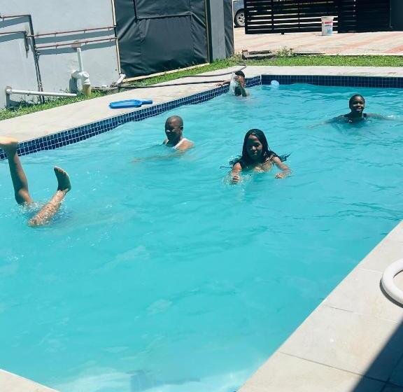 تختخواب و صبحانه Sewelo Inn Guesthouse