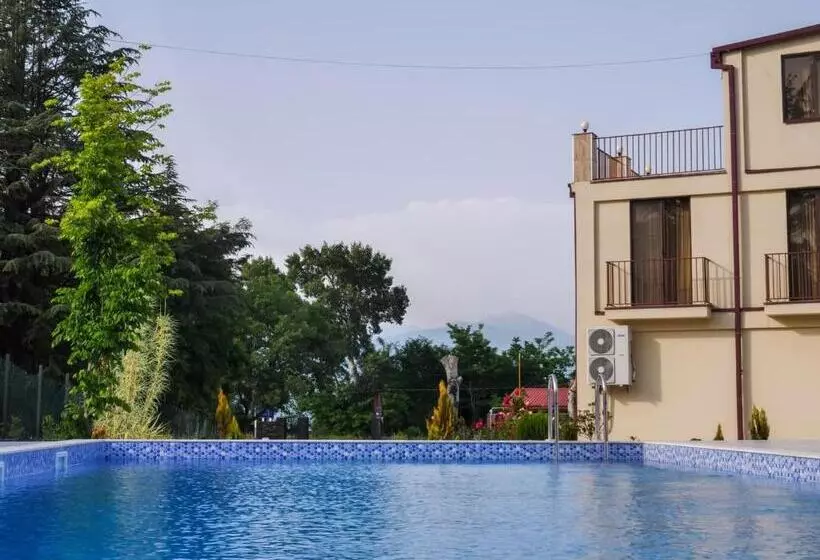 هتل Kisi Garden