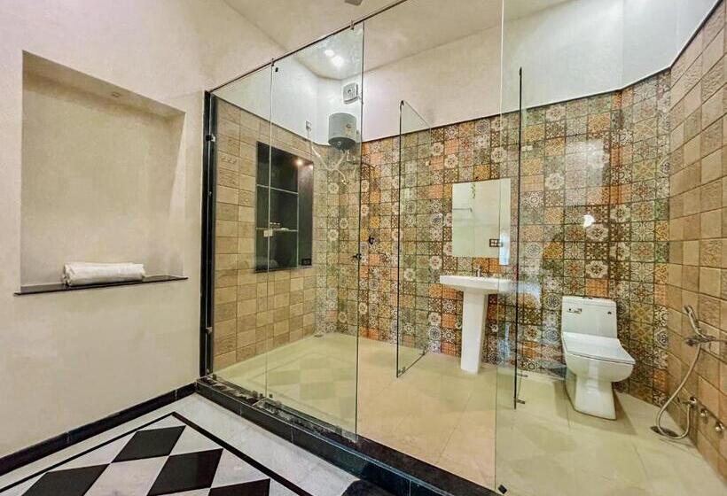 هتل Vasudev Niwas