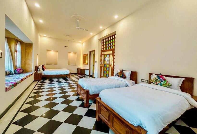 هتل Vasudev Niwas