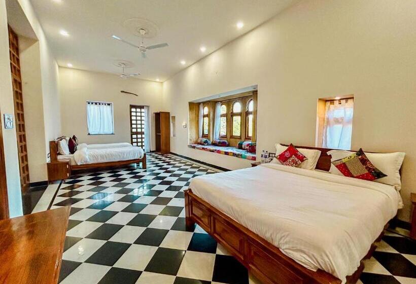 هتل Vasudev Niwas