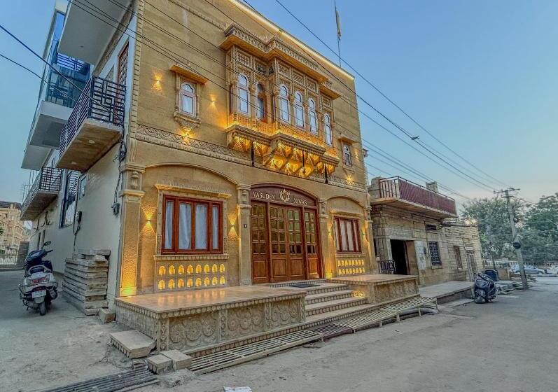 هتل Vasudev Niwas