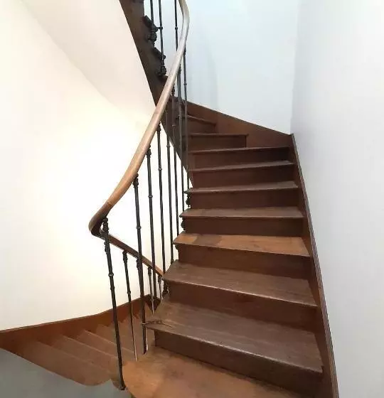 Le Bugatti Studio En Face De La Gare