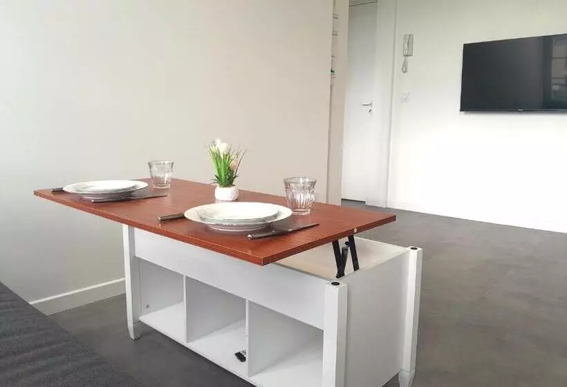 Le Bugatti Studio En Face De La Gare