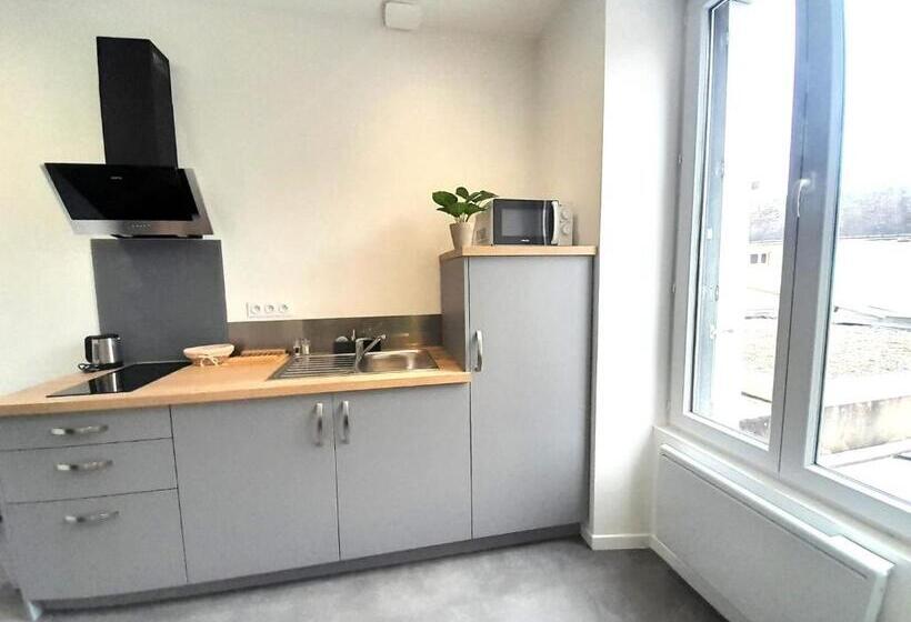 Le Bugatti Studio En Face De La Gare