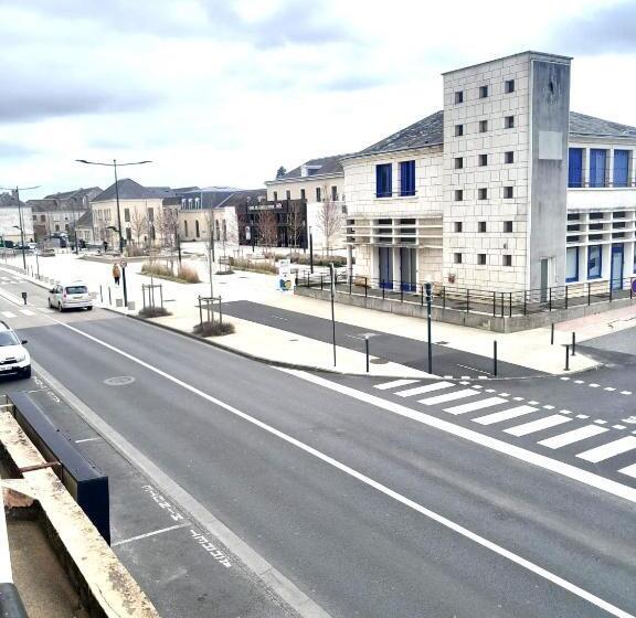 Le Bugatti Studio En Face De La Gare