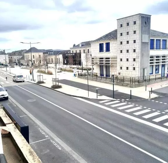 Le Bugatti Studio En Face De La Gare