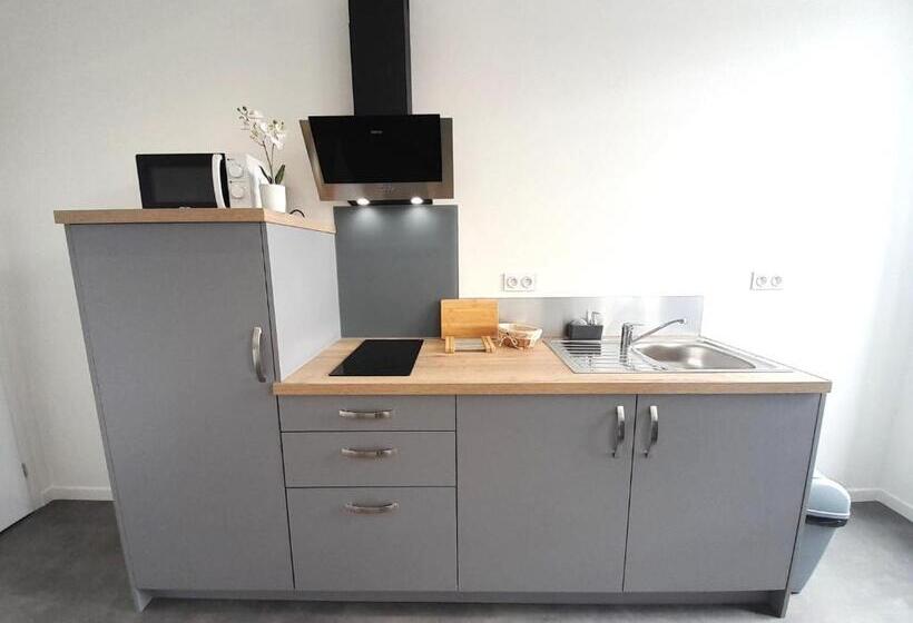 Le Bugatti Studio En Face De La Gare