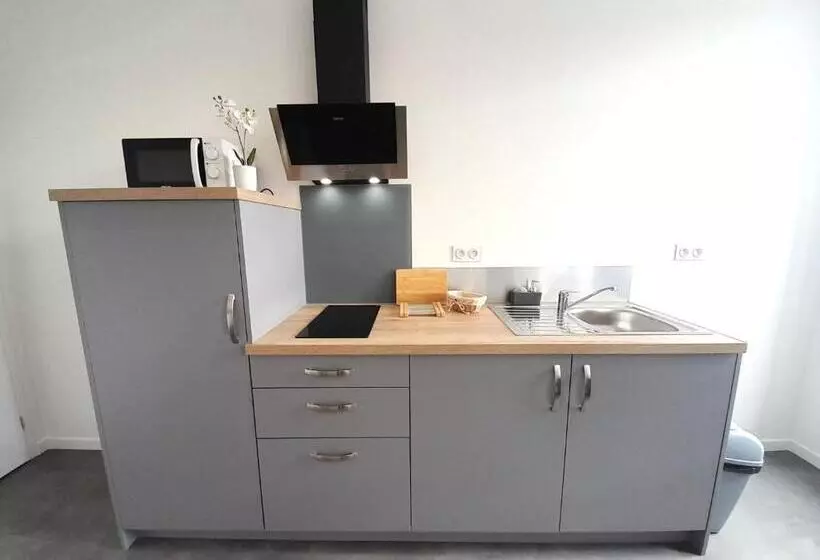 Le Bugatti Studio En Face De La Gare