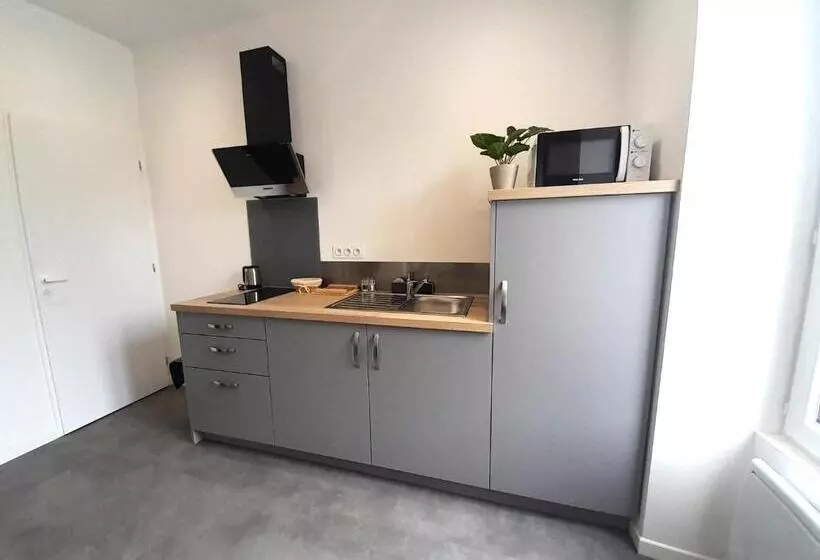 Le Bugatti Studio En Face De La Gare