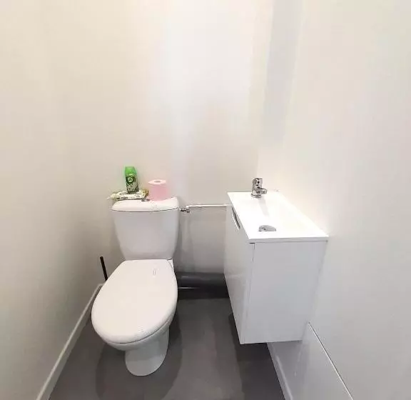 Le Bugatti Studio En Face De La Gare