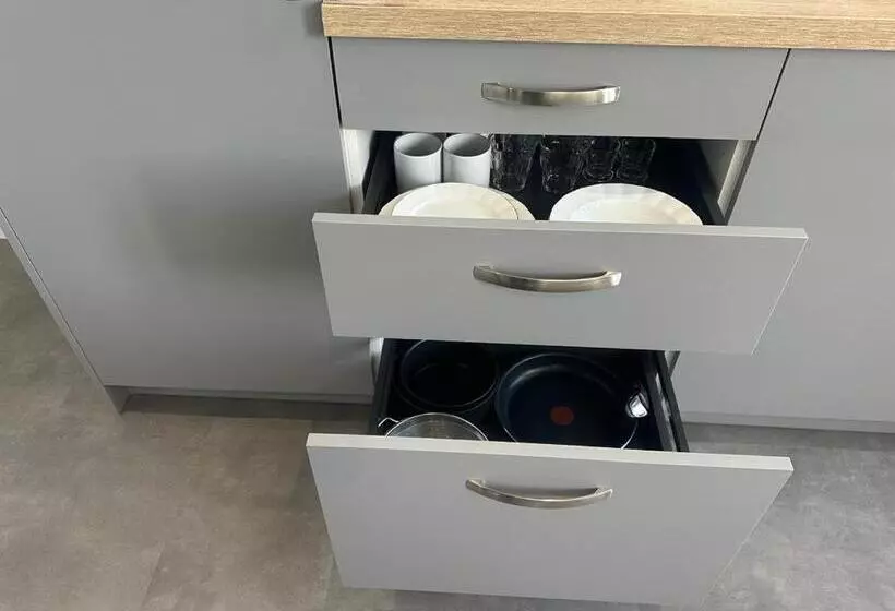 Le Bugatti Studio En Face De La Gare