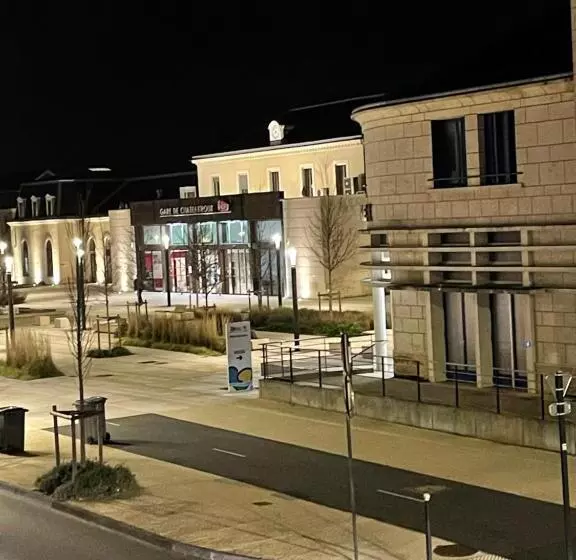 Le Bugatti Studio En Face De La Gare