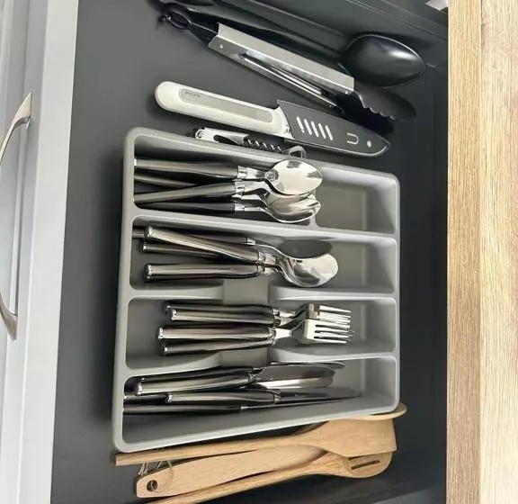 Le Bugatti Studio En Face De La Gare