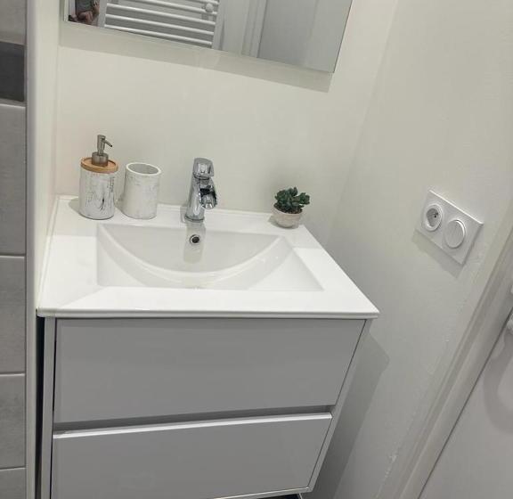 Le Bugatti Studio En Face De La Gare