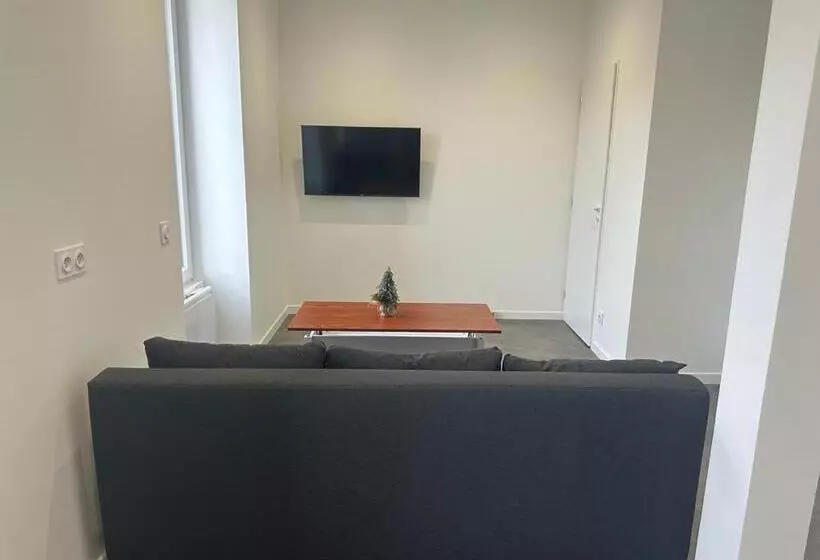 Le Bugatti Studio En Face De La Gare