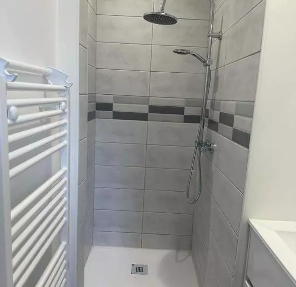 Le Bugatti Studio En Face De La Gare