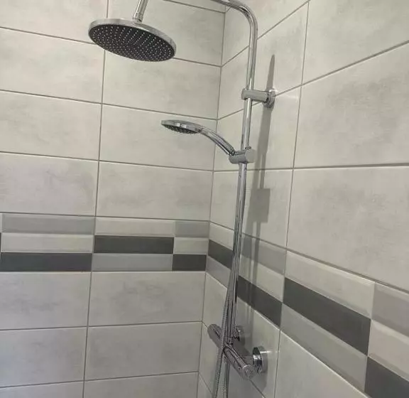 Le Bugatti Studio En Face De La Gare