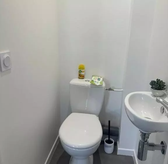 Le Bugatti Studio En Face De La Gare