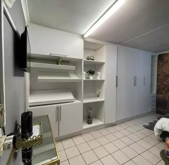 پانسیون P&l Exclusive Beauty Parlour