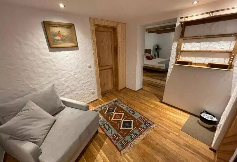 Majatalo Suită Pin   Cătun